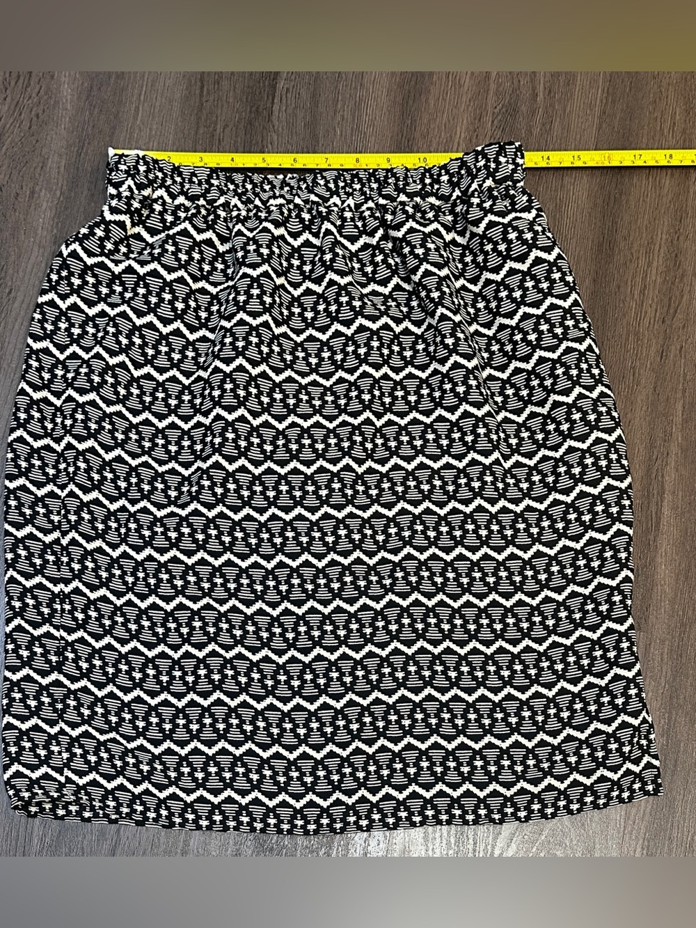 Black White Geometric Print Stretch Pull-On Mini Skirt Size Small - Picture 5 of 7